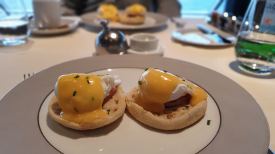 Eggs Benedict | poached eggs on toasted English muffin with Canadian bacon and hollandaise sauce