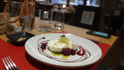 Burrata & beet salad